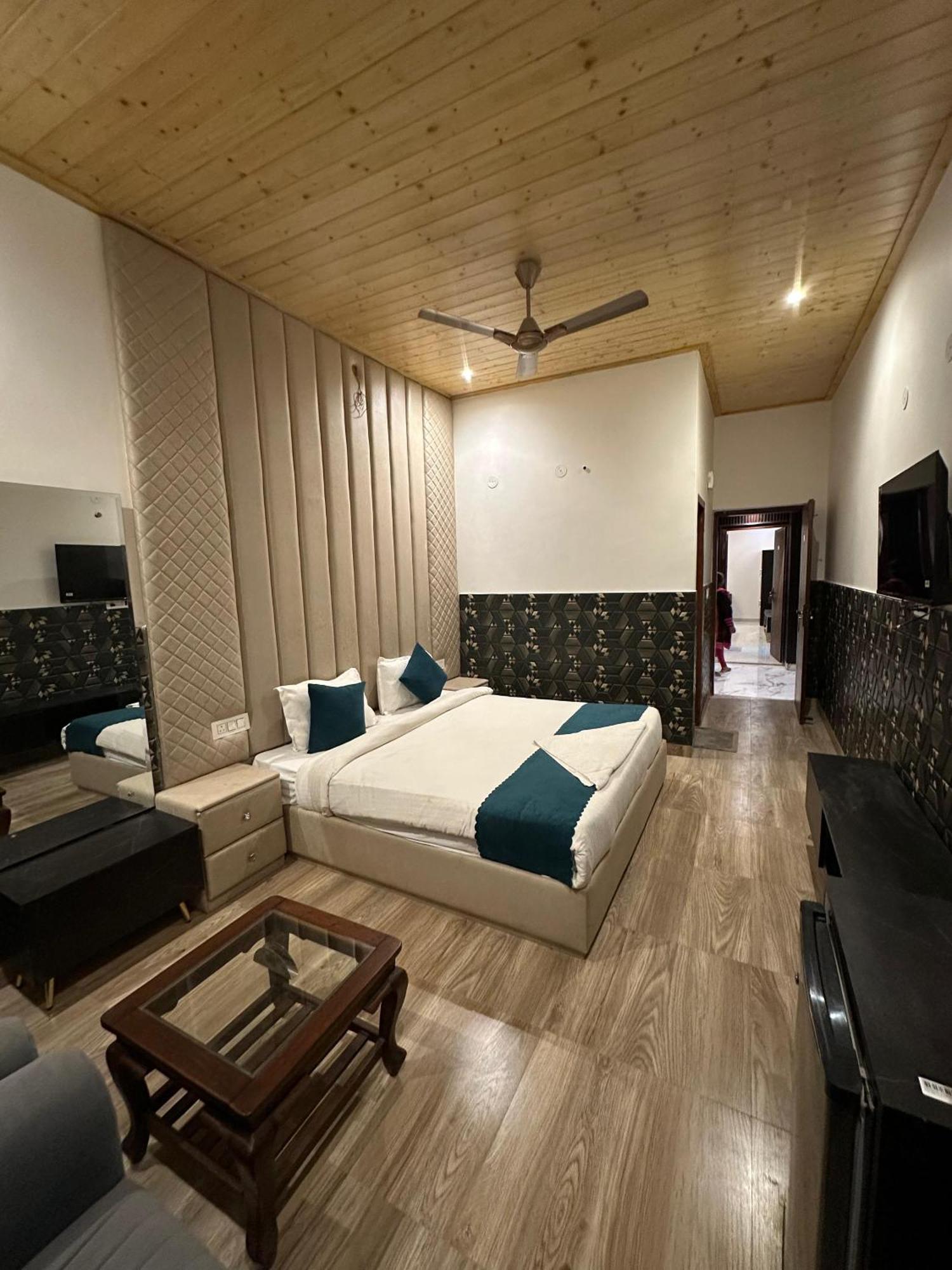 La Casca Experience Hotell Zirakpur Eksteriør bilde